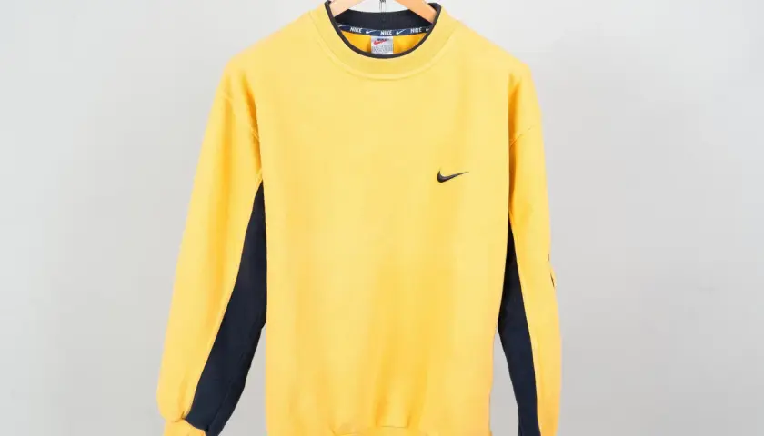 Gdzie kupić bluzy Nike vintage? Najlepsze miejsca i porady zakupowe