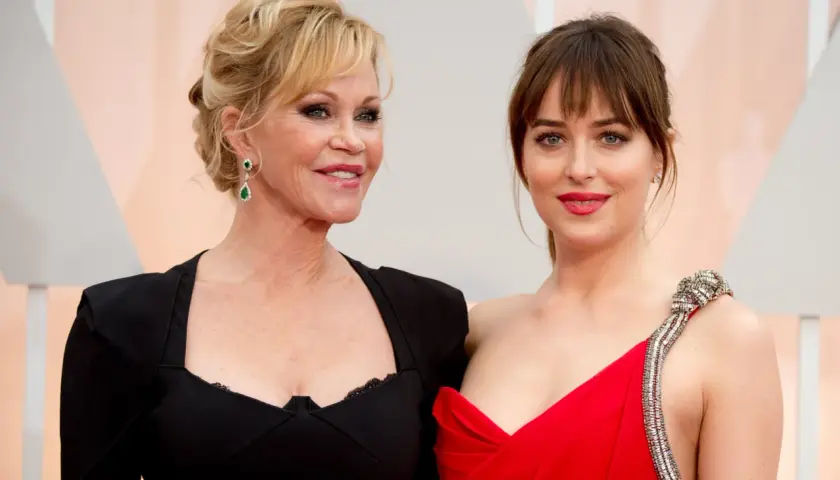 Dakota Johnson i jej mama Melanie Griffith na czerwonym dywanie.