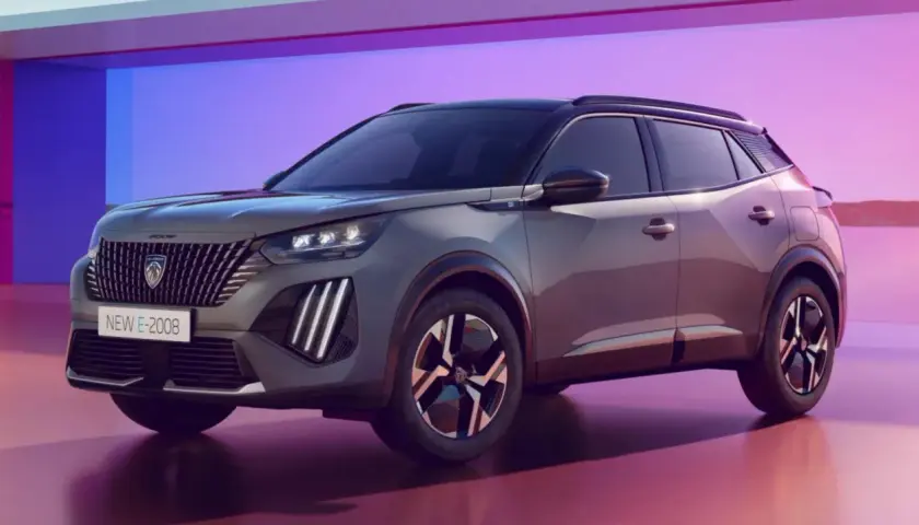 Nuova Peugeot E-2008, un SUV elettrico elegante. Nonostante il design accattivante, alcuni utenti segnalano **problemi** con l'autonomia e la ricarica.