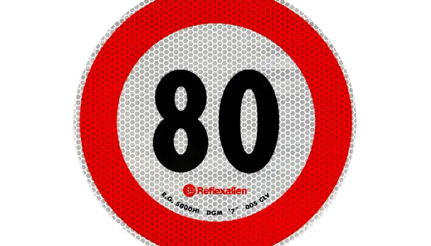 Autokary: 80 czy 100 km/h? Poznaj limity i uniknij kar!