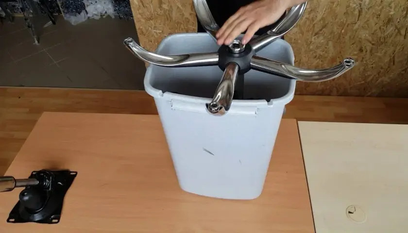 Jak naprawić kółka w krześle obrotowym? Poradnik krok po kroku