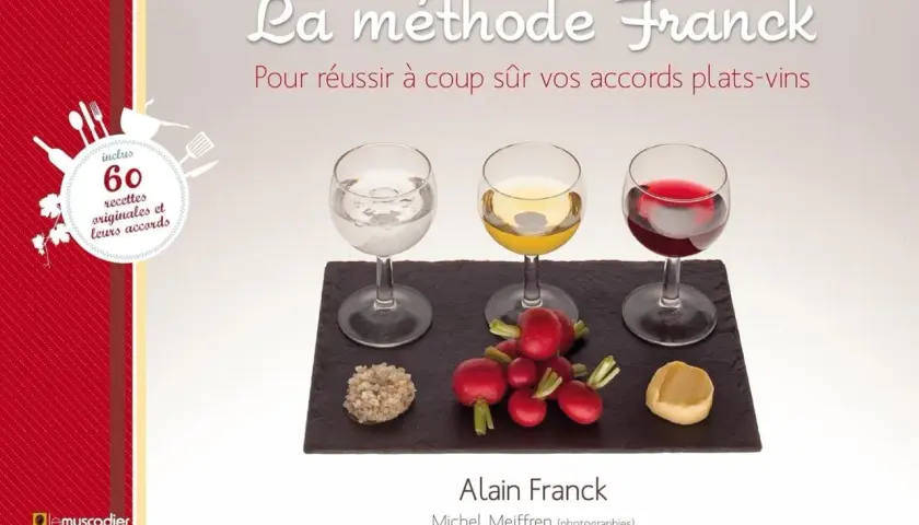 La méthode Franck : 60 recettes originales pour réussir vos accords mets et vins. Trois verres de vin, radis et une bouchée sur fond sombre.