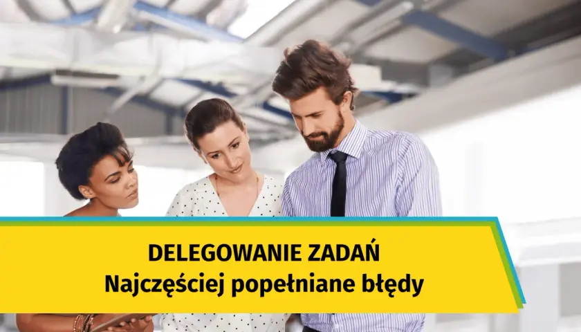 Zespół omawia zadania. Skuteczne oddelegowanie pracownika to klucz do sukcesu, unikaj typowych błędów.
