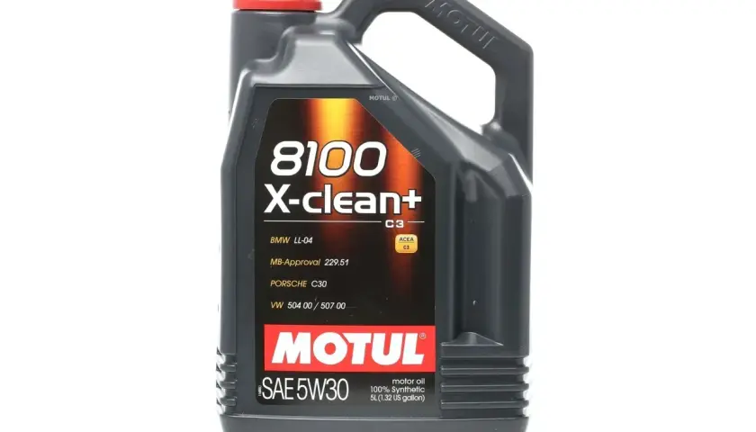 Olej Motul 8100 X-clean+ SAE 5W30, z normą ACEA C3, idealny do nowoczesnych silników.