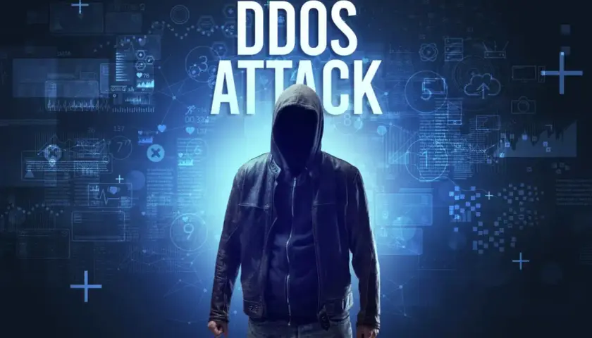 Bomba z napisem "DDoS Attack" na tle cyfrowego obwodu. To symbol zagrożenia w cyberprzestrzeni, pokazujący, ddos co to jest.