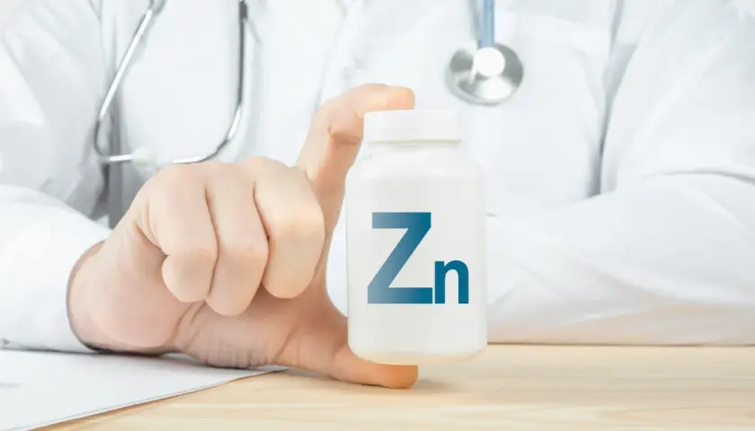 Arzt hält Zink-Präparat. Frage: wieviel zink bei histaminintoleranz?