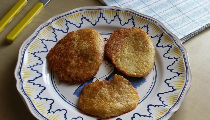 Idealne placki ziemniaczane: Z jajkiem czy bez? Sekret tkwi w...