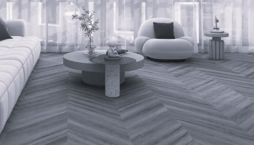 Nowoczesny salon z sofą i fotelem, a podłogę zdobi elegancka jodełka francuska.