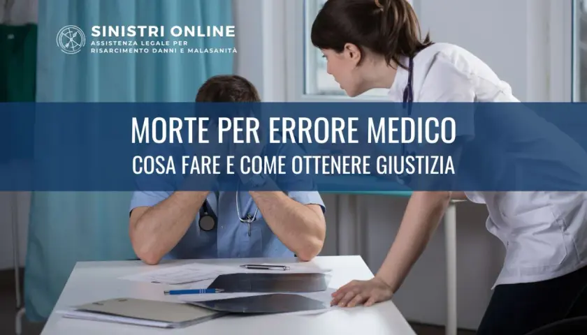 Medico disperato, assistito da collega, affronta le conseguenze di un possibile omicidio colposo medico. Testo: "Morte per errore medico".