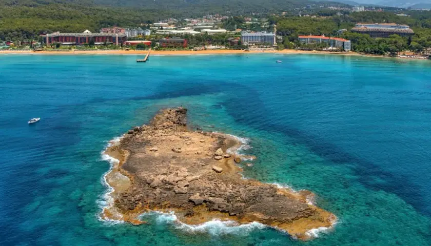 Alanya: Morze Śródziemne. Odkryj ciepłą wodę i rajskie plaże!