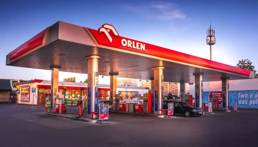 Jak odkurzyć auto na Orlenie? Płatność, obsługa, triki!