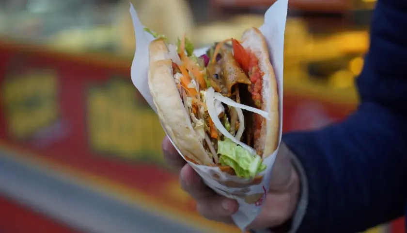 Ile kosztuje kebab w Berlinie? Ceny, które cię zaskoczą