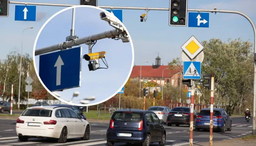 Kamery na skrzyżowaniach rejestrują wykroczenia. Widoczne urządzenia monitorują ruch drogowy, dbając o bezpieczeństwo.