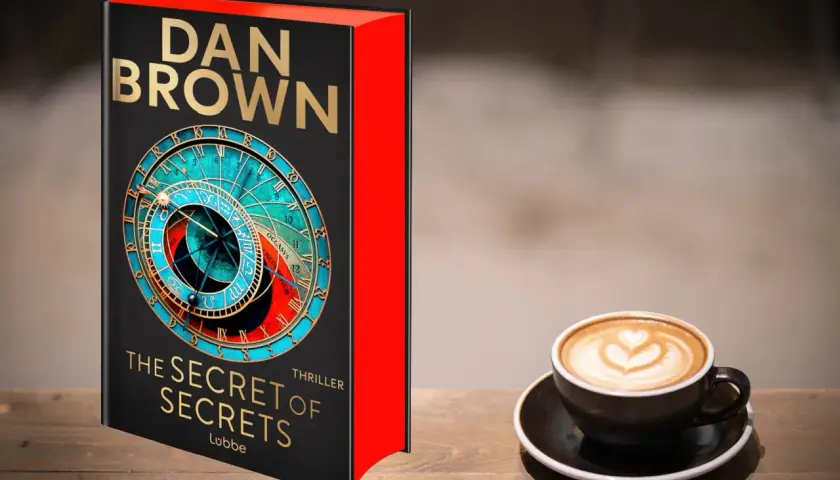 Dan Browns "The Secret of Secrets" Thriller neben einer Kaffeetasse. Robert Langdon würde dieses Rätsel lieben.