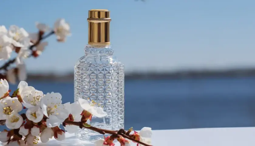 Woda toaletowa czy perfumowana? Która jest trwalsza?