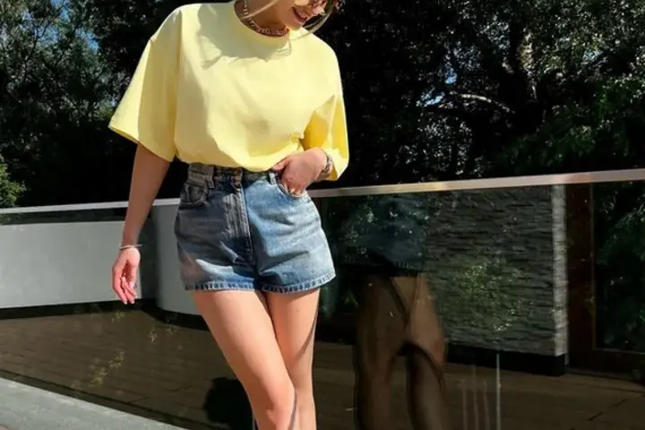 Modne i wygodne outfity na wakacje: 10 stylizacji na lato