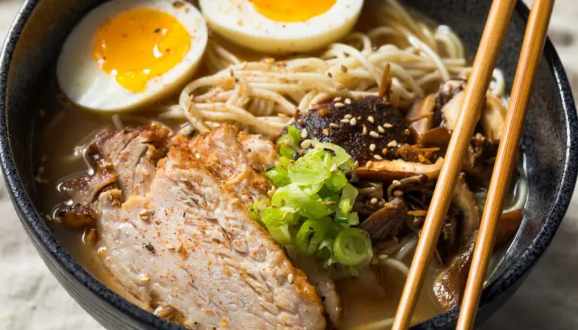 Jak zrobić ramen z zupki chińskiej? Ulepsz smak w 15 min!