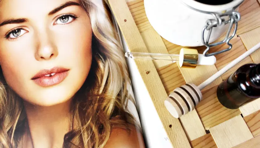 Odkryj, czym posmarować pryszcza! Na zdjęciu twarz modelki i akcesoria do pielęgnacji: pipetka z serum, miodek i buteleczka.