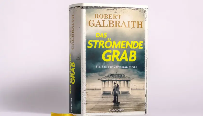 Das strömende Grab", ein Fall für Cormoran Strike, ist Teil der Cormoran Strike Reihenfolge. Das Buchcover zeigt ein Paar vor einem Pavillon.