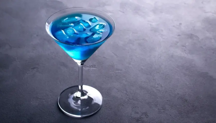 Jak przygotować drink blue lagoon - przepis i ciekawe warianty