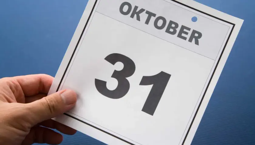 Ein Kalenderblatt zeigt den 31. Oktober, den Reformationstag feiertag.