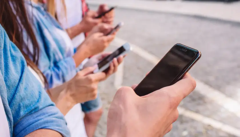 Globalne trendy w branży platform rozrywkowych online i ich wpływ na rynek polski
