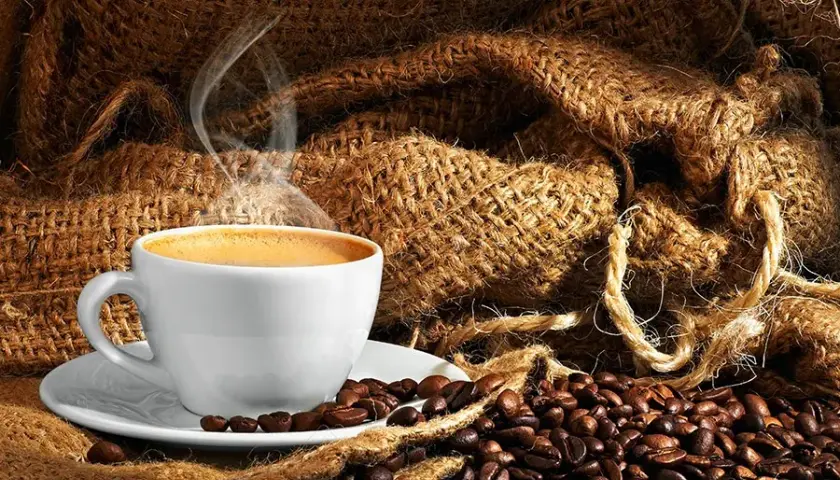 Jak długo parzyć kawę, by uniknąć gorzkiego smaku i cieszyć się idealnym aromatem?