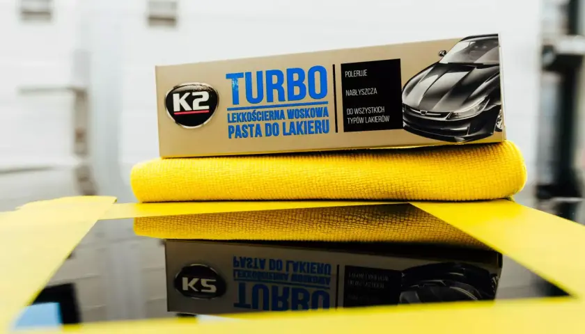 K2 Turbo – lekkościerna pasta do lakieru, idealna do ręcznego polerowania samochodu. Zapewnia blask i ochronę.
