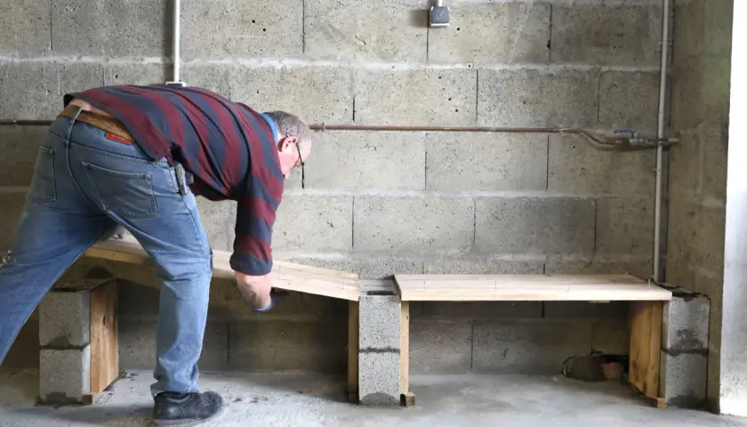 Fabriquer un banc béton extérieur facilement : astuces et matériaux essentiels