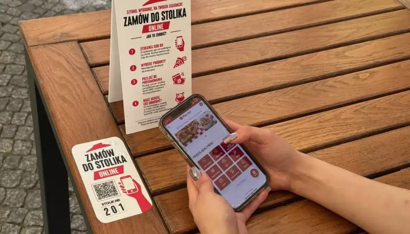 Zamów online z Pizza Hut! Szybkie zamawianie z stolika nr 201 przez aplikację. Sprawdź menu i ceny.