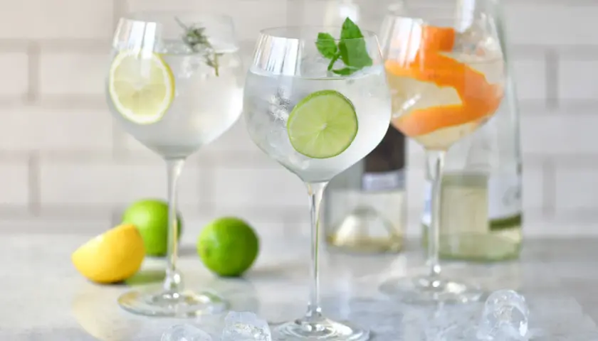 Jak przygotować pyszne drinki z Becherovką i zaskoczyć gości
