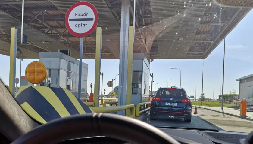 Kolejka do poboru opłat na autostradzie A4 między Katowicami a Krakowem.