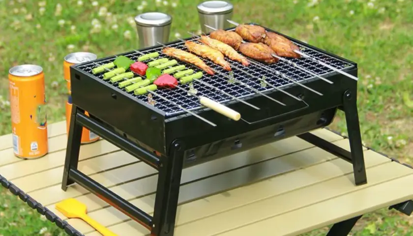 Grill turystyczny: Jaki wybrać na balkon, działkę, kemping?