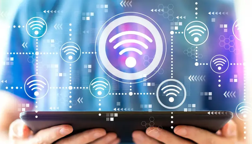 Conexión Wi-Fi con iconos de señal y gráficos abstractos, sugiriendo la fórmula del ancho de banda.