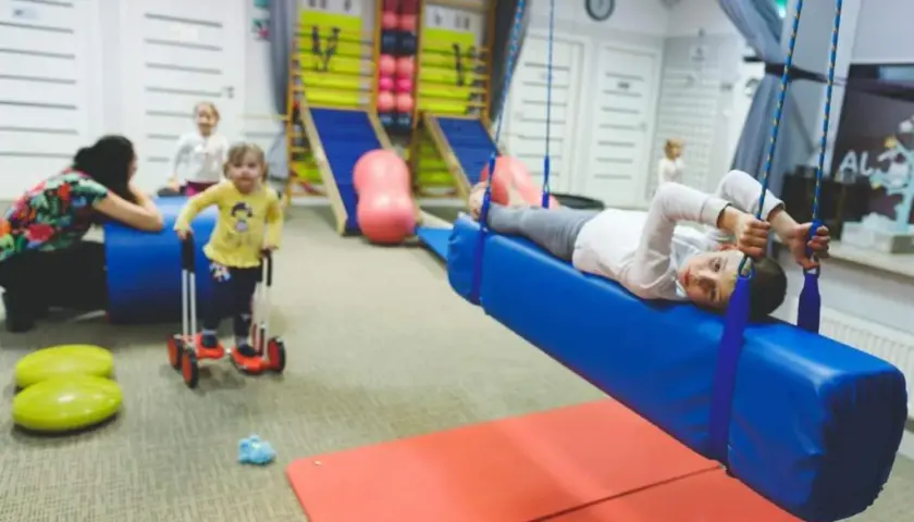 Integracja sensoryczna Białystok: Jak pomóc dziecku? Diagnoza i koszty