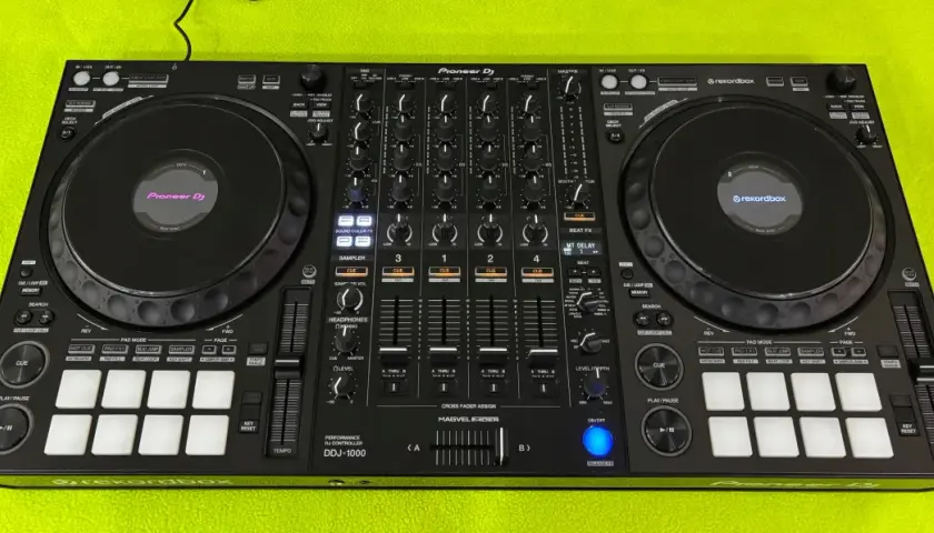 Koszt sprzętu DJ: Od 1000 zł na start do pro zestawu planuj mądrze!
