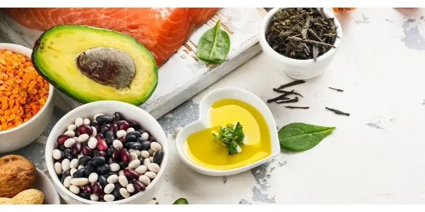 Jak obniżać cholesterol? Kompletny przewodnik po diecie i ruchu.