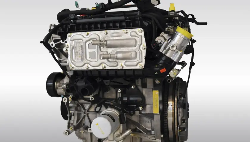 Silnik 1.5 EcoBoost, gotowy do pracy. Zastanawiasz się, ile wytrzyma? Ten kompaktowy motor to serce wielu aut.