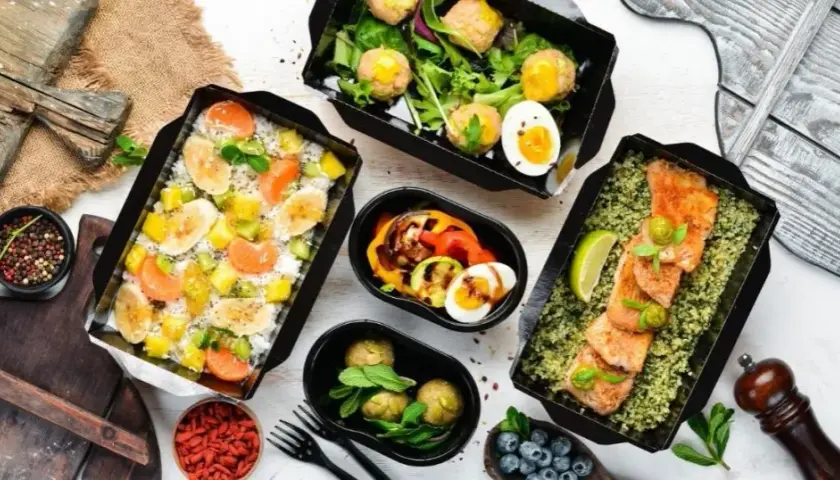 Catering dietetyczny - jak wygląda dostawa i co warto wiedzieć