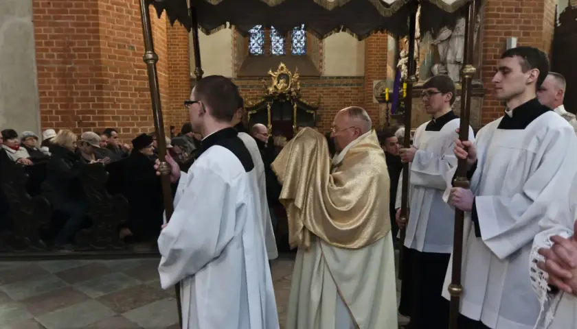 Ile trwa msza w niedzielę? Zaskakujące fakty o jej czasie trwania