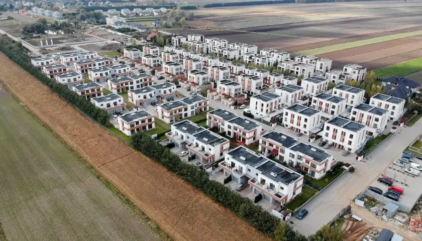 Ile kosztuje m2 mieszkania na wsi? Ceny, które mogą Cię zaskoczyć