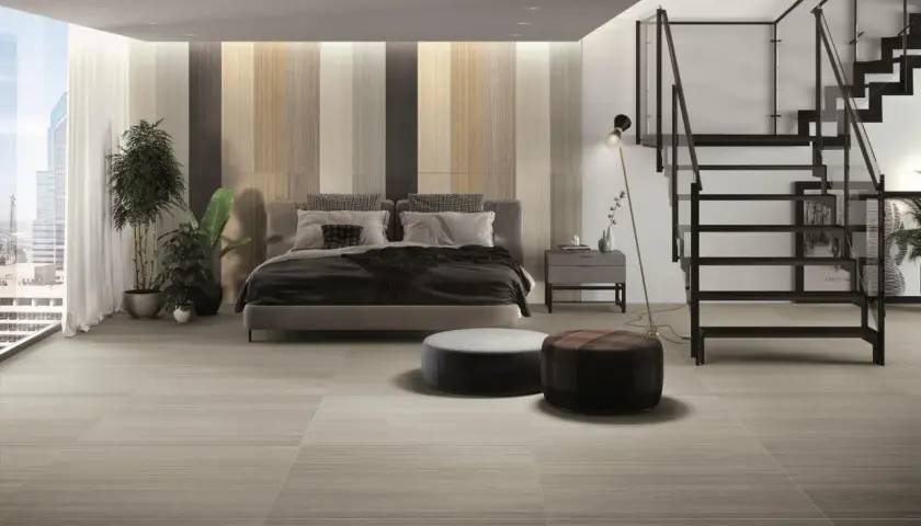 Camera da letto moderna con letto king-size, scala in metallo e un elegante pavimento facile da pulire.
