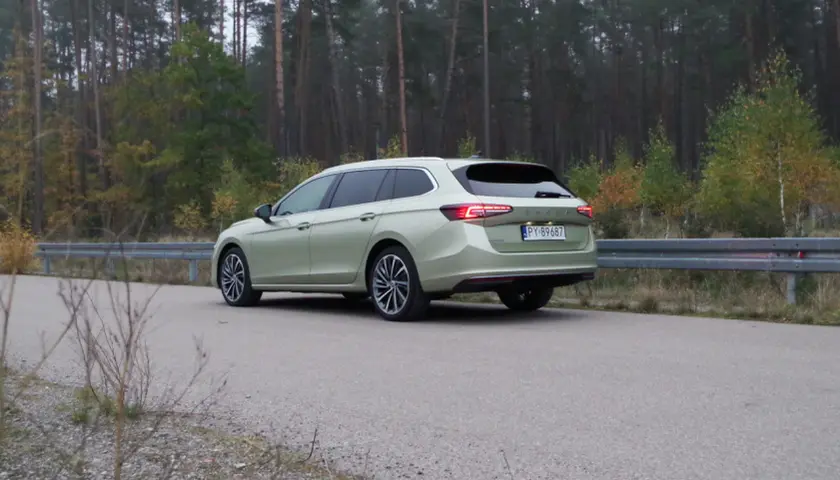 Skoda Superb pojemność baku - ile paliwa naprawdę zmieścisz?