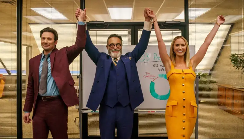 Tre persone celebrano un successo in ufficio, con un grafico alle spalle. Le recensioni di "Pain Hustlers - Il business del dolore" potrebbero descrivere questa scena.