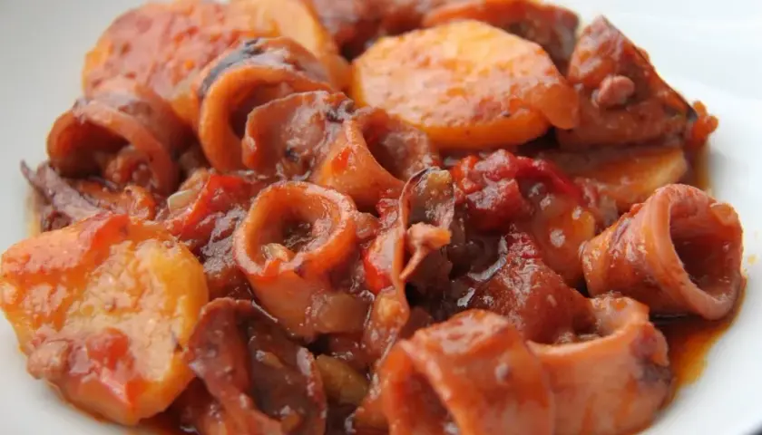 Guiso de calamares con patatas: receta fácil y deliciosa para disfrutar