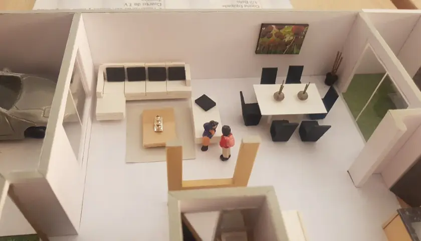 Maqueta de casa: sala, comedor, garaje y jardín. Ideal para aprender como hacer una maqueta.