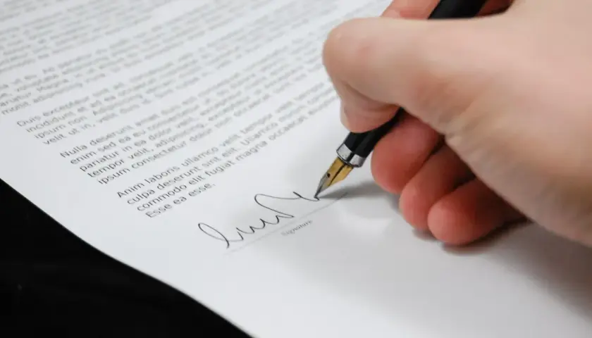 Co przynieść do pracy po ślubie? Kluczowe dokumenty i kroki do podjęcia