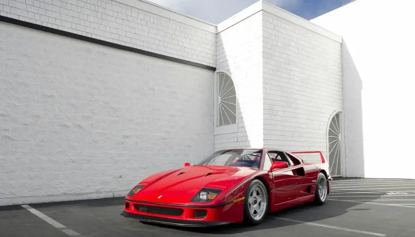 Ile kosztuje Ferrari F40? Sprawdź ceny i czynniki wpływające na wartość