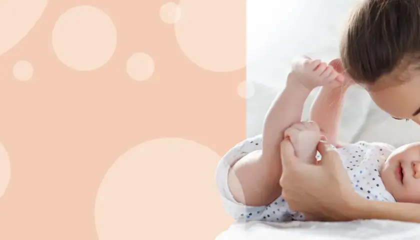Delikatna pielęgnacja dla noworodka z suchą skórą. Mama całuje dziecko, troszcząc się o jego delikatną cerę.