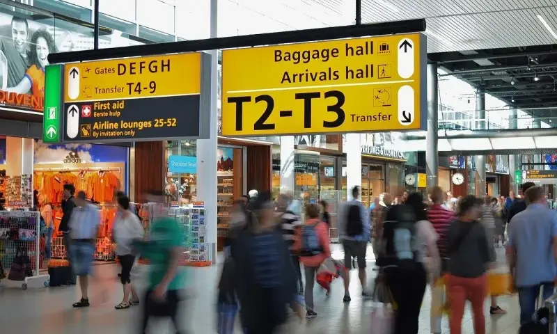 Czy na lotnisku Chopina jest apteka? Sprawdź, gdzie ją znaleźć